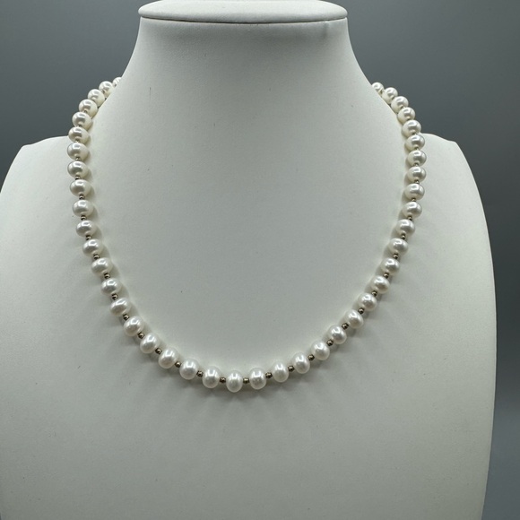 Freshwater pearl necklace with vintage green Japanese glass sterling box clasp - Picture 8 of 11